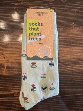 Conscious Step Women’s Sage GreenFloral Crew Socks Size M